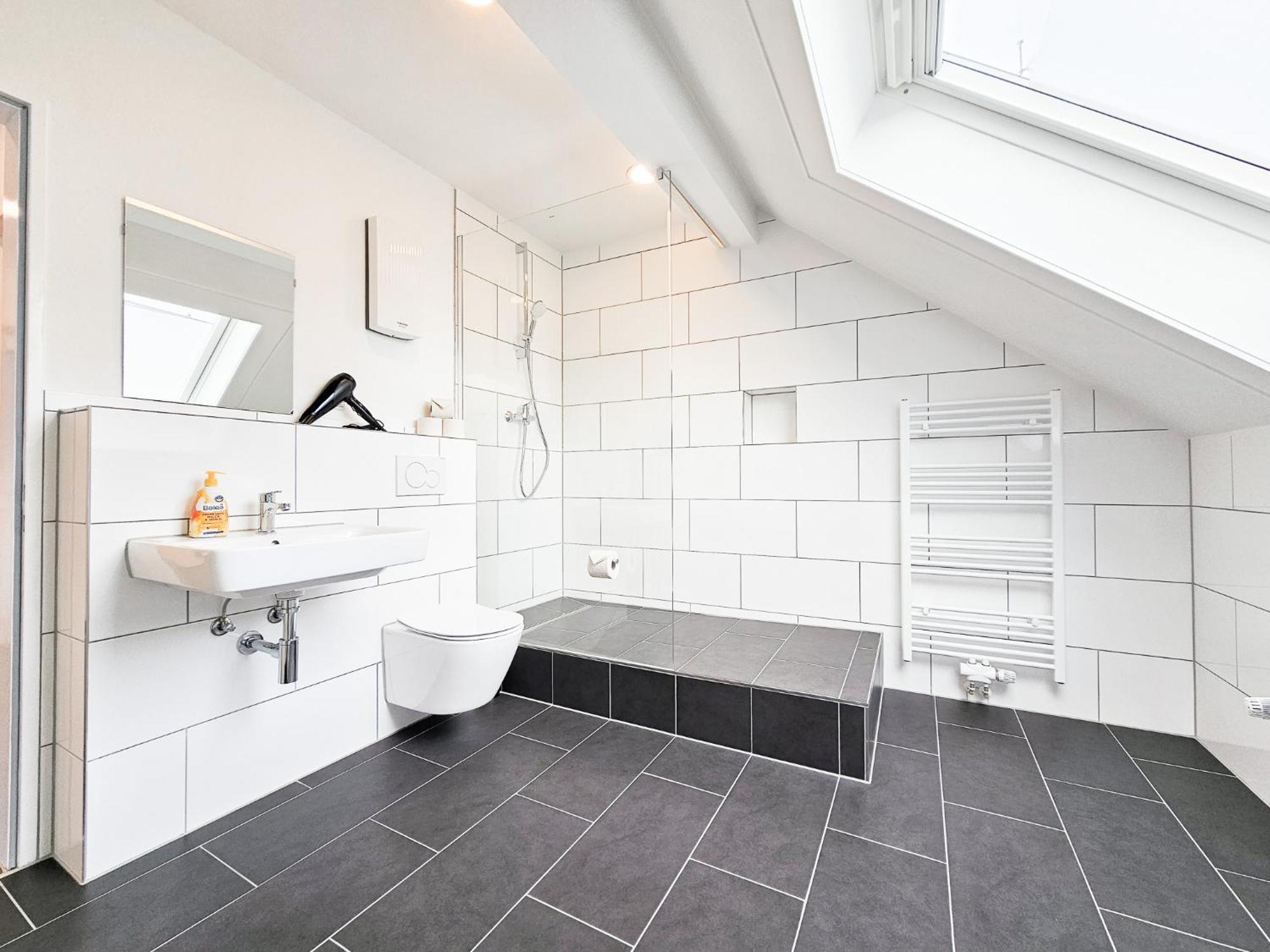 Raj Living - City Center Apartments With 5 Rooms - 10 Min Messe Dus Düsseldorf Extérieur photo