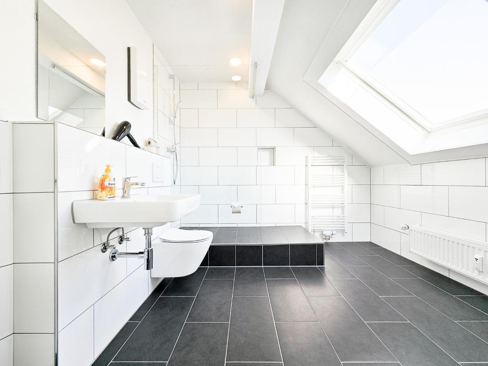 Raj Living - City Center Apartments With 5 Rooms - 10 Min Messe Dus Düsseldorf Extérieur photo