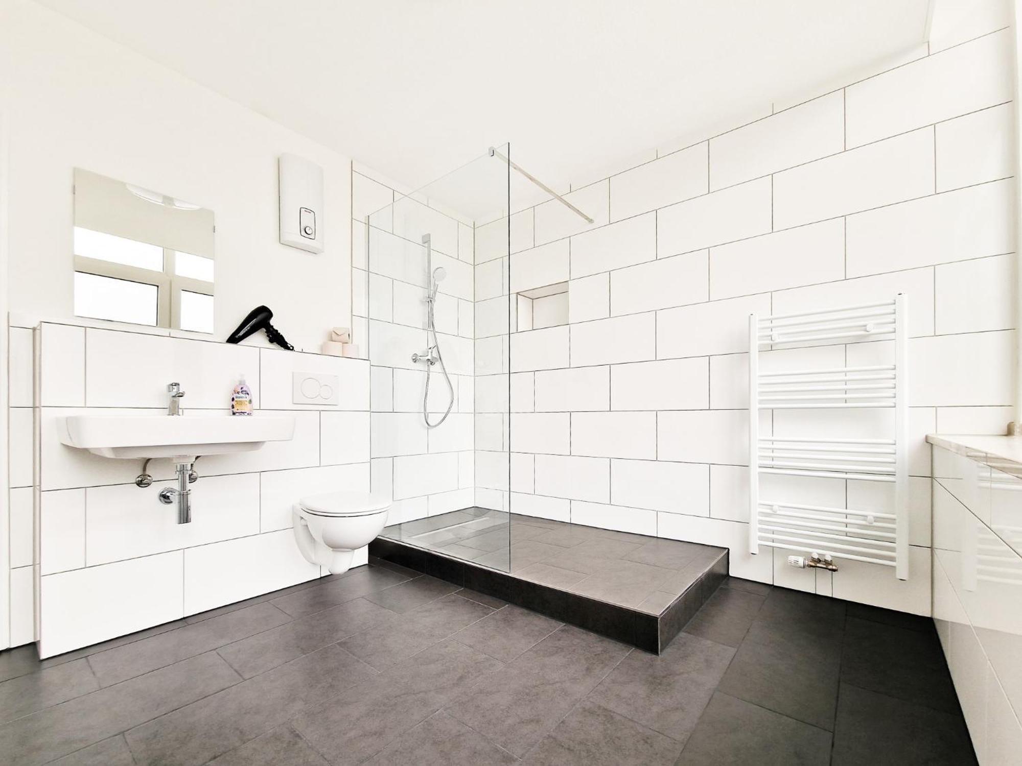 Raj Living - City Center Apartments With 5 Rooms - 10 Min Messe Dus Düsseldorf Extérieur photo